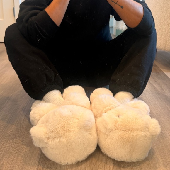 Skims BRAND NEW White Marble Teddy Bear Slippers 8.5 - Picture 6 of 8